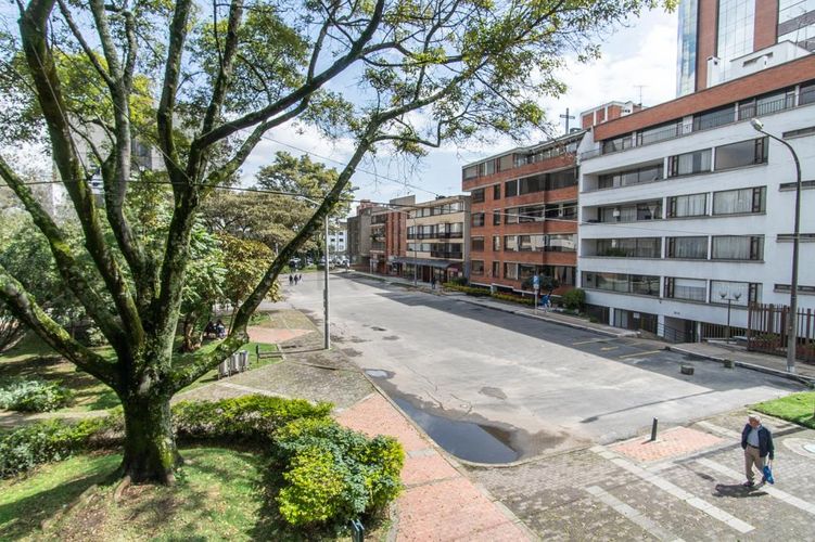 Apartamento de 1 alcoba en venta en Chico Norte, Bogotá, 230 m² · foto 6 de 16
