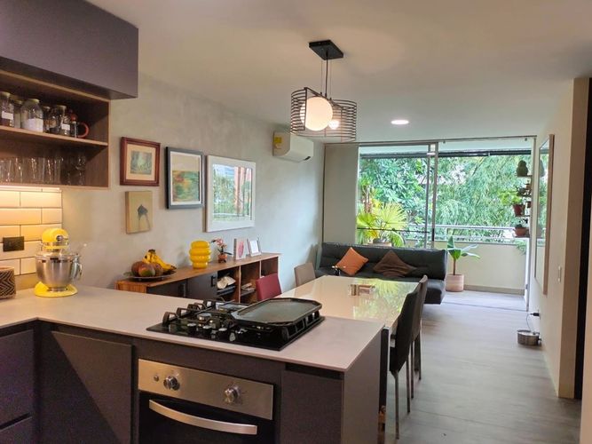 Apartamento de 2 alcobas en venta en El Poblado, Medellín, 72 m² · foto 2 de 15