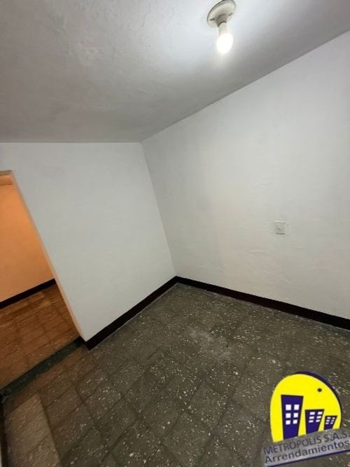 Casa de 2 alcobas en venta en Caicedo, Medellín, 55 m² · foto 8 de 12