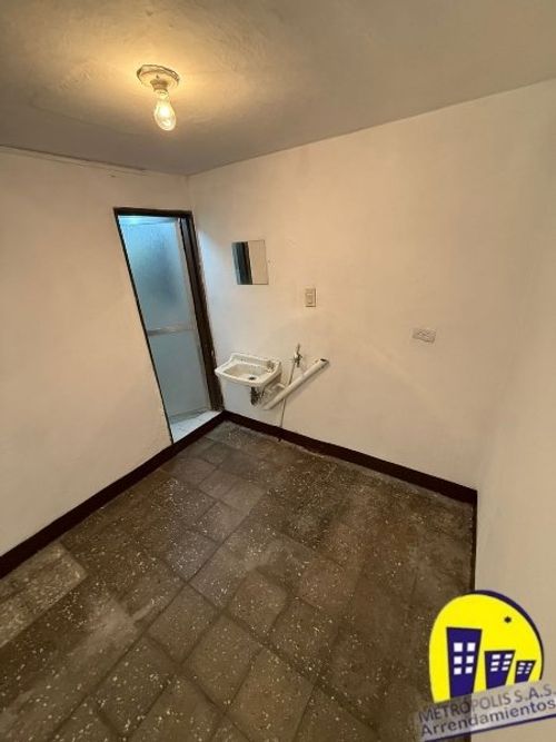 Casa de 2 alcobas en venta en Caicedo, Medellín, 55 m² · foto 10 de 12