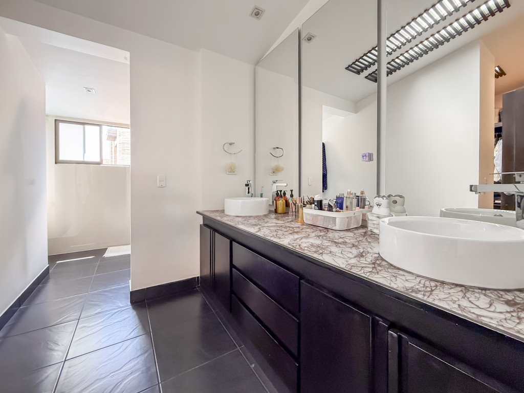 Apartamento en venta en Los Rosales, Bogotá · foto 14 de 21
