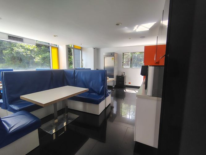 Oficina en arriendo en El Poblado, Medellín, 400 m² · foto 10 de 13