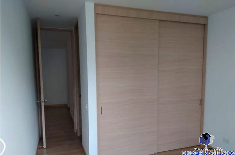 Apartamento de 3 alcobas en venta en Loma De Las Brujas, Envigado, 147 m² · foto 3 de 20