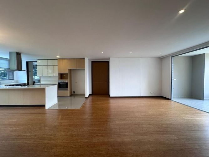 Apartamento de 3 alcobas en venta en El Poblado, Medellín, 170 m² · foto 2 de 18