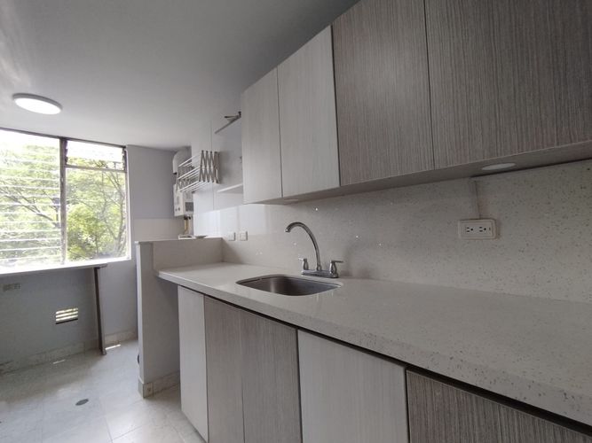 Apartamento de 3 alcobas en arriendo en Patio Bonito, Medellín, 78 m² · foto 13 de 20