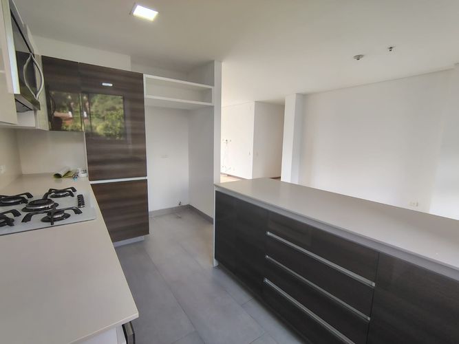Apartamento de 3 alcobas en arriendo en El Poblado, Medellín, 161 m² · foto 5 de 18