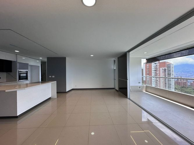 Apartamento de 3 alcobas en arriendo en El Poblado, Medellín, 160 m² · foto 4 de 20