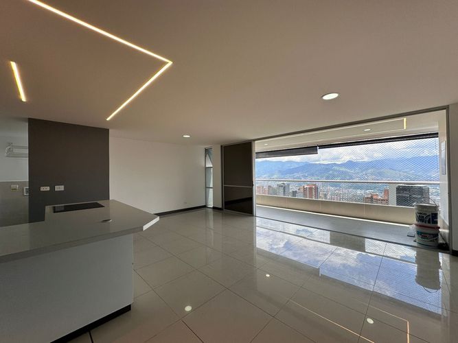 Apartamento de 3 alcobas en arriendo en El Poblado, Medellín, 160 m² · foto 2 de 20