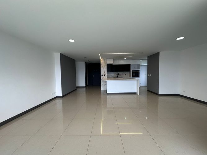 Apartamento de 3 alcobas en arriendo en El Poblado, Medellín, 160 m² · foto 3 de 20