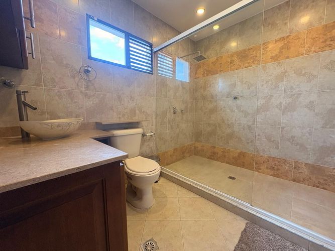 Apartamento de 3 alcobas en arriendo en El Poblado, Medellín, 258 m² · foto 16 de 18
