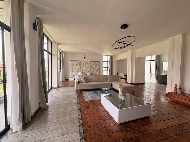 Apartamento de 3 alcobas en arriendo en El Poblado, Medellín, 258 m² · foto 15 de 18
