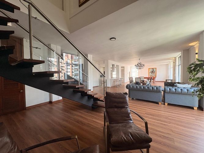 Apartamento de 3 alcobas en arriendo en El Poblado, Medellín, 258 m² · foto 3 de 18