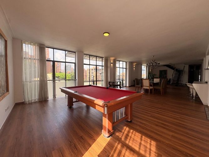 Apartamento de 3 alcobas en arriendo en El Poblado, Medellín, 258 m² · foto 9 de 18
