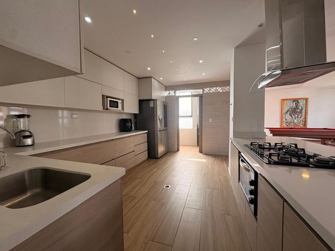 Apartamento de 3 alcobas en arriendo en El Poblado, Medellín, 258 m² · foto 5 de 18