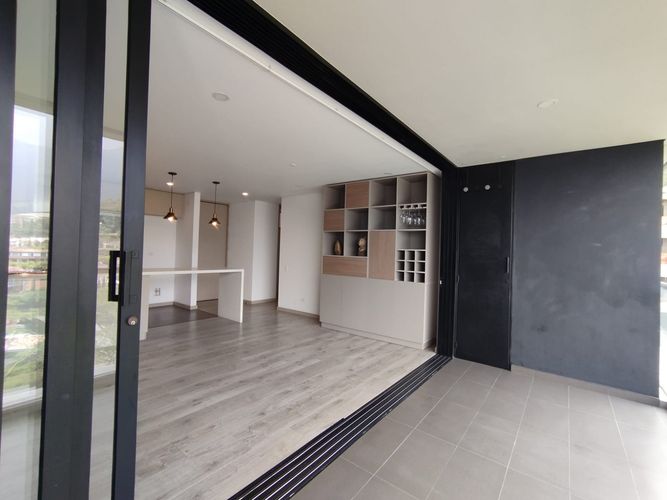 Apartamento de 2 alcobas en arriendo en El Poblado, Medellín, 89 m² · foto 2 de 20