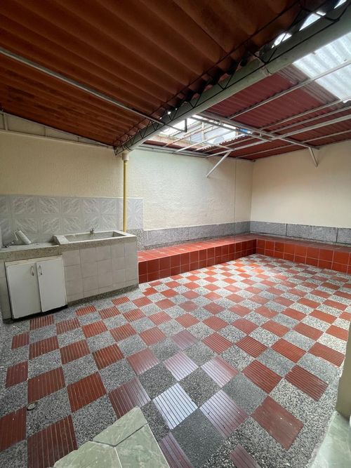 Casa de 5 alcobas en venta en La Irlanda, Armenia, 120 m² · foto 7 de 14