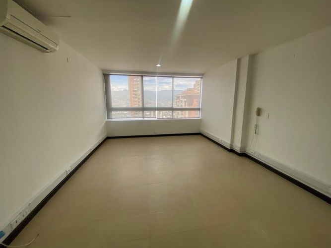 Oficina en arriendo en El Poblado, Medellín, 62 m² · foto 10 de 14