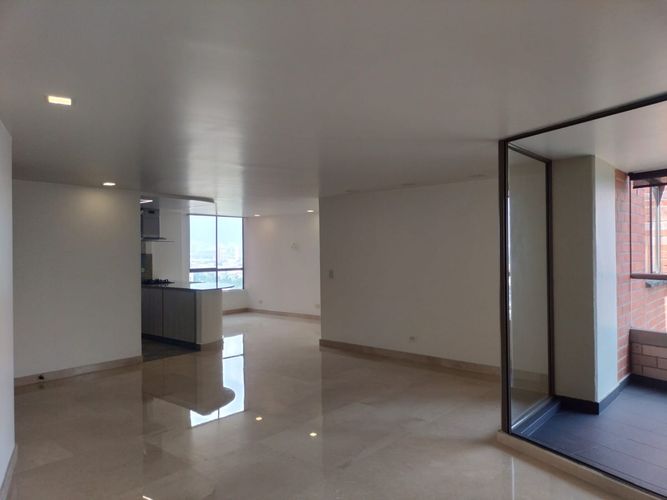 Apartamento de 3 alcobas en arriendo en Santa María De Los Ángeles, Medellín, 146 m² · foto 3 de 18