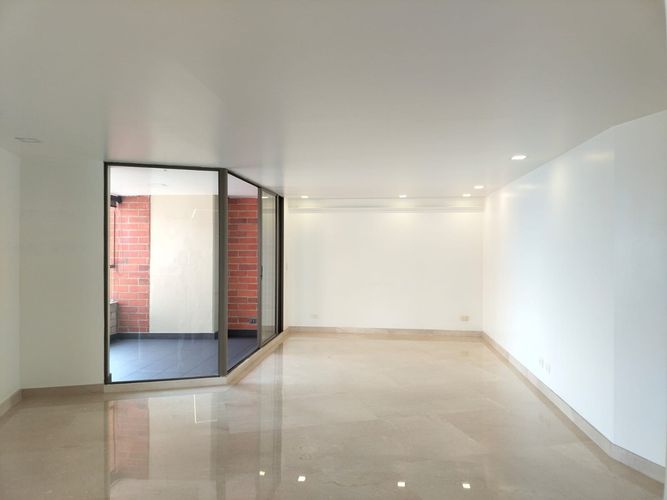 Apartamento de 3 alcobas en arriendo en Santa María De Los Ángeles, Medellín, 146 m² · foto 2 de 18