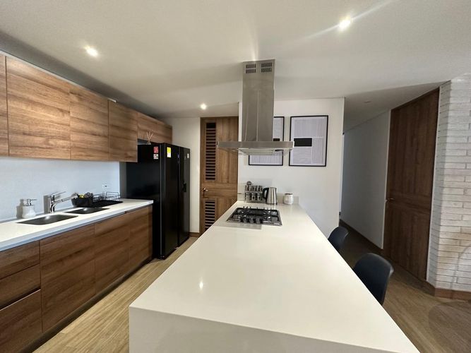 Apartamento de 2 alcobas en arriendo en El Poblado, Medellín, 97 m² · foto 5 de 15