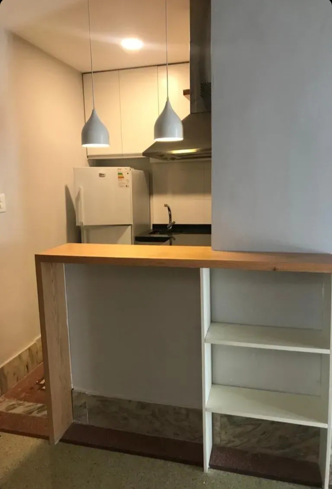Exclusivo Apartamento de Lujo en el Emblemático Palacio Salvo: 1 Dormitorio, Amplio Living Comedor, Totalmente Remodelado y Equipado, Ideal para Parejas o Inversión Corporativa. · Foto 6