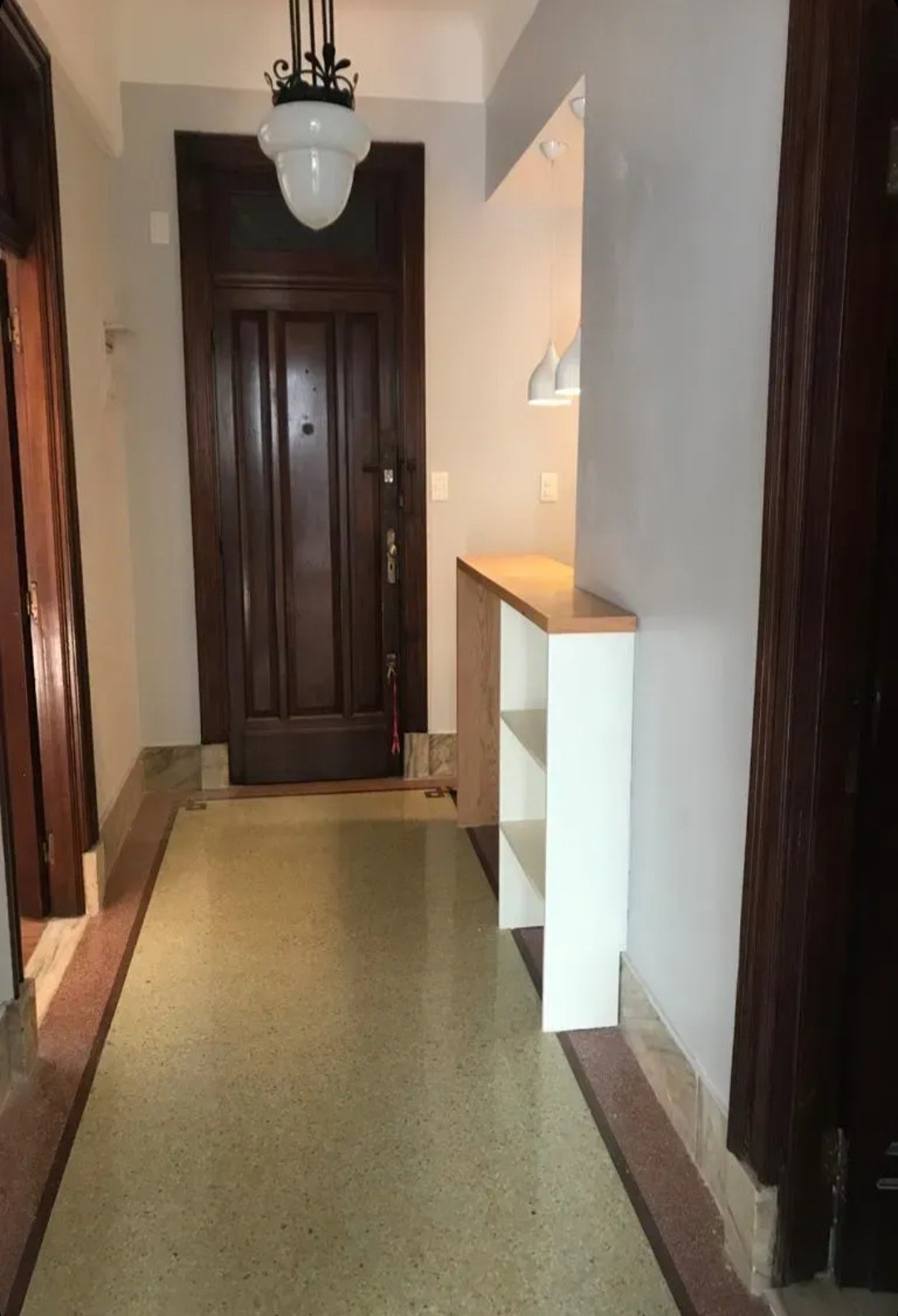 Exclusivo Apartamento de Lujo en el Emblemático Palacio Salvo: 1 Dormitorio, Amplio Living Comedor, Totalmente Remodelado y Equipado, Ideal para Parejas o Inversión Corporativa. · Foto 12