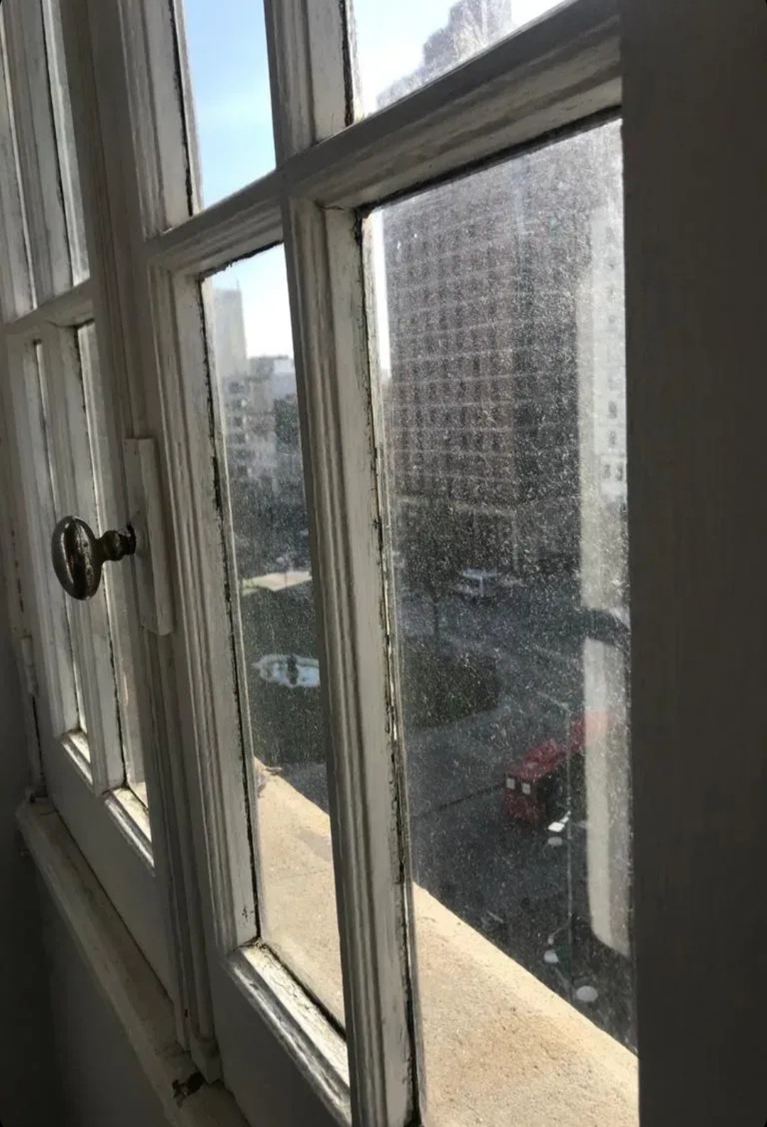 Exclusivo Apartamento de Lujo en el Emblemático Palacio Salvo: 1 Dormitorio, Amplio Living Comedor, Totalmente Remodelado y Equipado, Ideal para Parejas o Inversión Corporativa. · Foto 11
