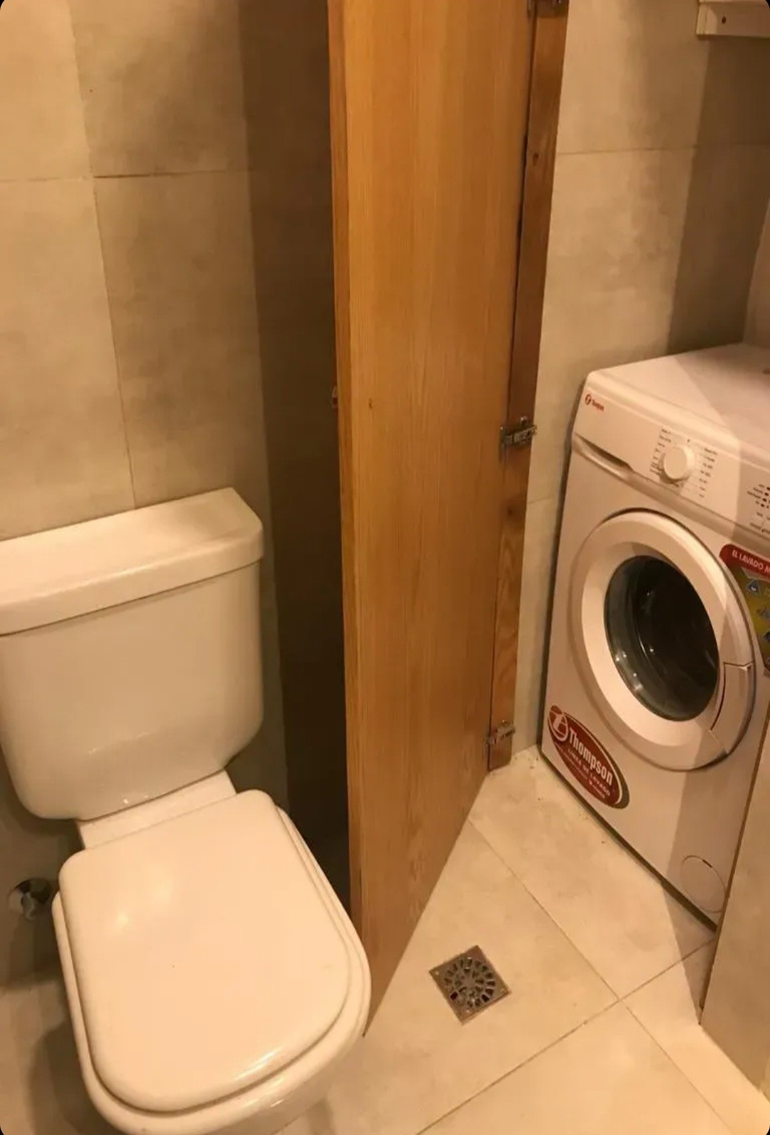 Exclusivo Apartamento de Lujo en el Emblemático Palacio Salvo: 1 Dormitorio, Amplio Living Comedor, Totalmente Remodelado y Equipado, Ideal para Parejas o Inversión Corporativa. · Foto 8