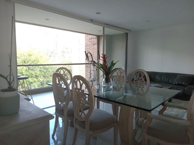 Apartamento de 2 alcobas en arriendo en El Poblado, Medellín, 94 m² · foto 2 de 15