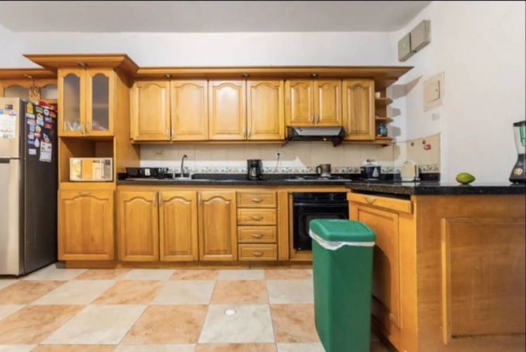 Casa de 5 alcobas en venta en Lorena, Medellín, 306 m² · foto 2 de 13
