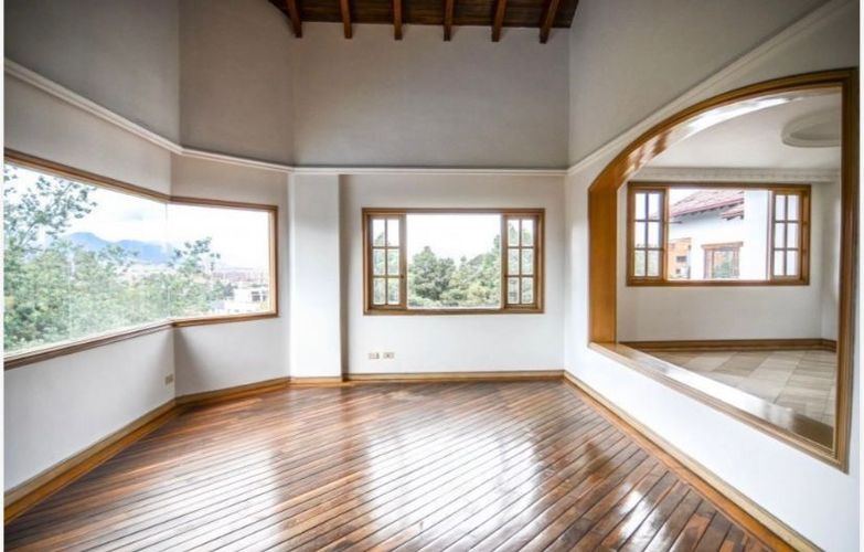 Apartamento de 4 alcobas en venta en Club De Los Lagartos, Bogotá, 360 m² · foto 2 de 15