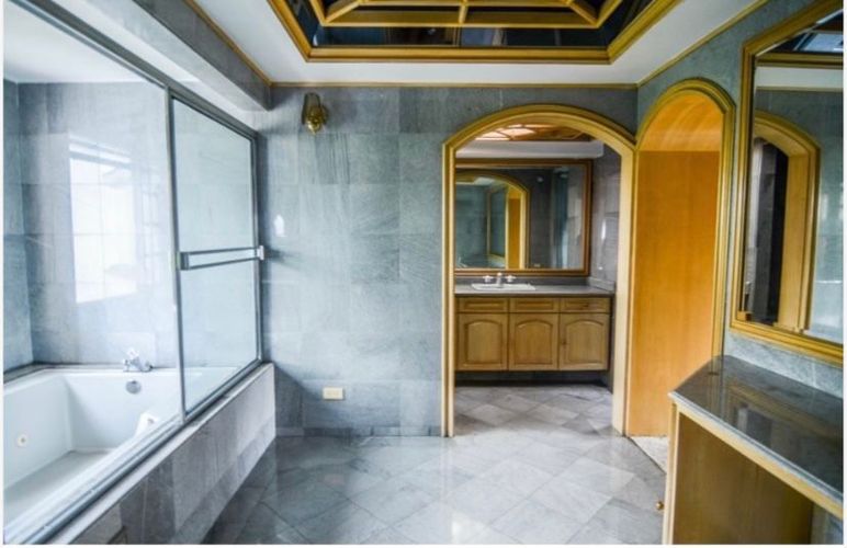 Apartamento de 4 alcobas en venta en Club De Los Lagartos, Bogotá, 360 m² · foto 12 de 15