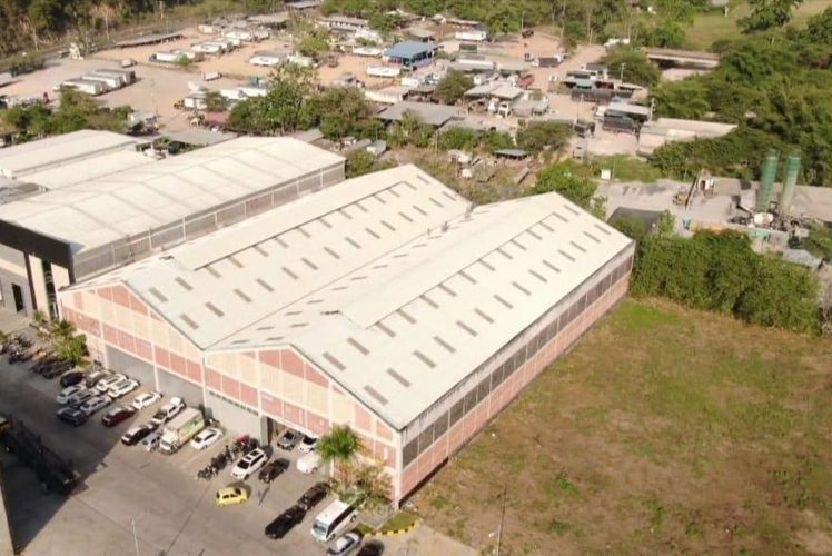 Bodega en arriendo en San Jorge, Girón, 2200 m² · foto 2 de 10