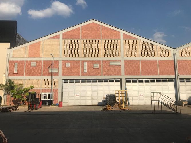 Bodega en arriendo en San Jorge, Girón, 2200 m² · foto 3 de 10