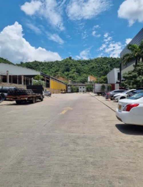 Bodega en arriendo en San Jorge, Girón, 2200 m² · foto 10 de 10