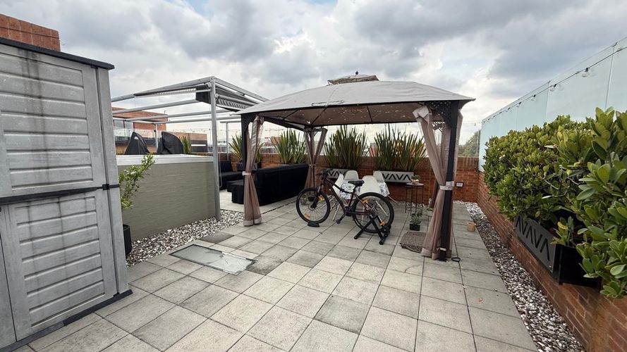 Apartamento de 3 alcobas en venta en Santa Barbara, Bogotá, 277 m² · foto 2 de 23