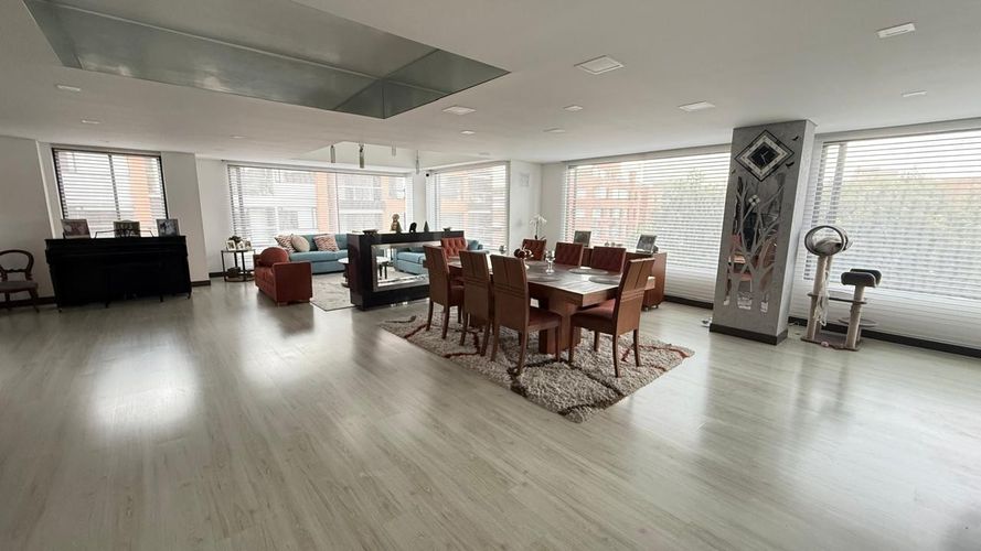 Apartamento de 3 alcobas en venta en Santa Barbara, Bogotá, 277 m² · foto 11 de 23