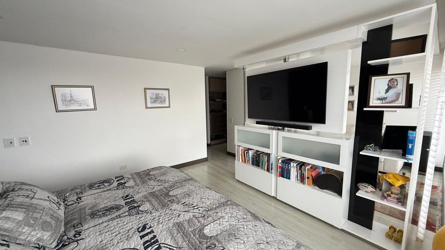 Apartamento de 3 alcobas en venta en Santa Barbara, Bogotá, 277 m² · foto 10 de 23