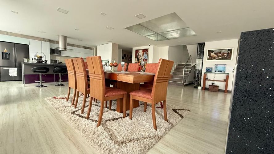 Apartamento de 3 alcobas en venta en Santa Barbara, Bogotá, 277 m² · foto 7 de 23