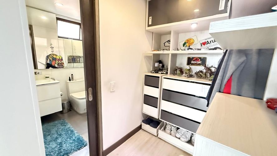 Apartamento de 3 alcobas en venta en Santa Barbara, Bogotá, 277 m² · foto 18 de 23