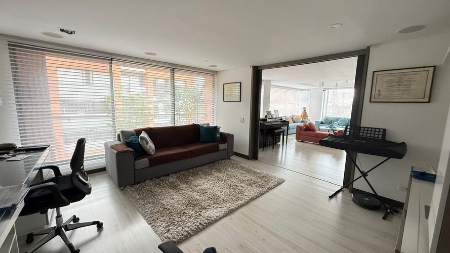 Apartamento de 3 alcobas en venta en Santa Barbara, Bogotá, 277 m² · foto 15 de 23
