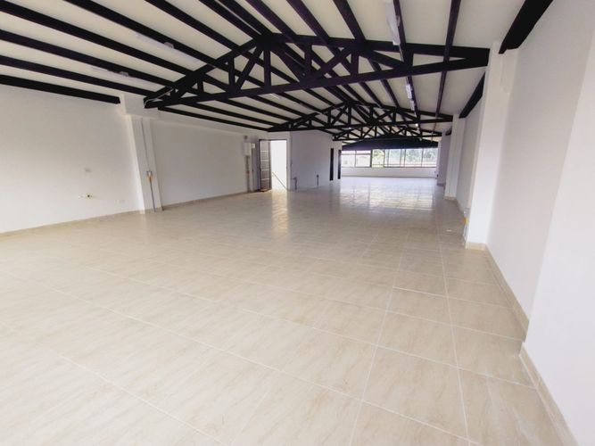 Local en arriendo en San Isidro, Medellín, 200 m² · foto 4 de 9
