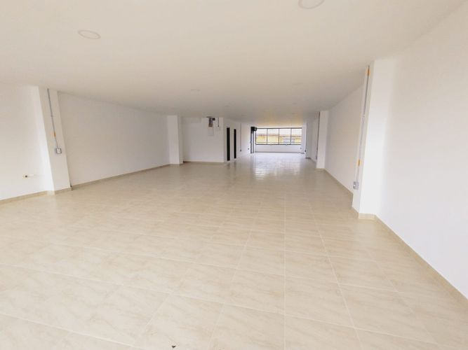 Local en arriendo en San Isidro, Medellín, 200 m² · foto 3 de 10