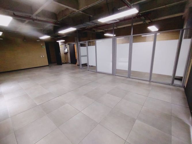 Oficina en arriendo en El Poblado, Medellín, 77 m² · foto 2 de 13