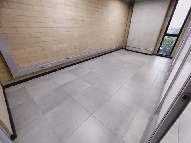 Oficina en arriendo en El Poblado, Medellín, 77 m² · foto 3 de 13