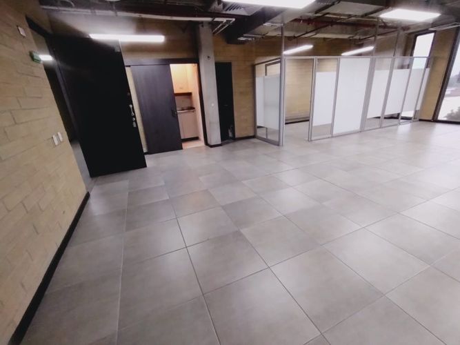 Oficina en arriendo en El Poblado, Medellín, 77 m² · foto 6 de 13