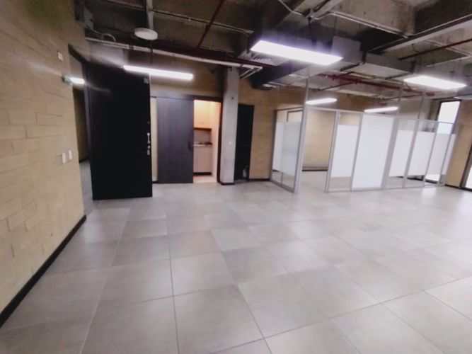 Oficina en arriendo en El Poblado, Medellín, 77 m² · foto 7 de 13