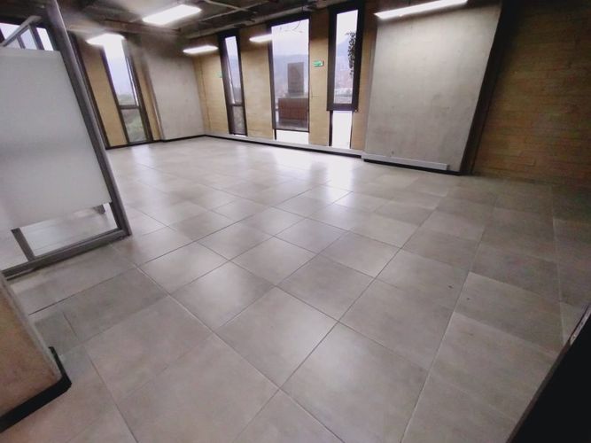 Oficina en arriendo en El Poblado, Medellín, 77 m² · foto 10 de 13