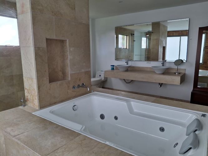 Casa de 6 alcobas en venta en Altos De Yerbabuena, La Calera, 336 m² · foto 12 de 24