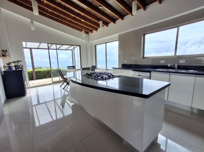 Casa de 6 alcobas en venta en Altos De Yerbabuena, La Calera, 336 m² · foto 18 de 24